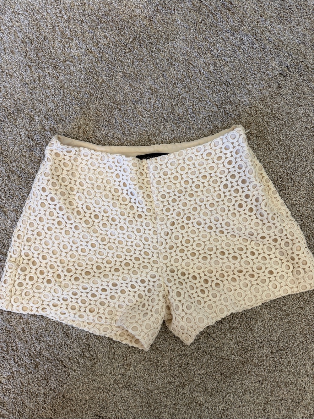 Banana Republic Lace Eyelet Women’s Shorts - Cream size 0